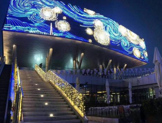 在商場中，應(yīng)該選擇什么樣的室內(nèi)全彩led顯示屏型號(hào)！